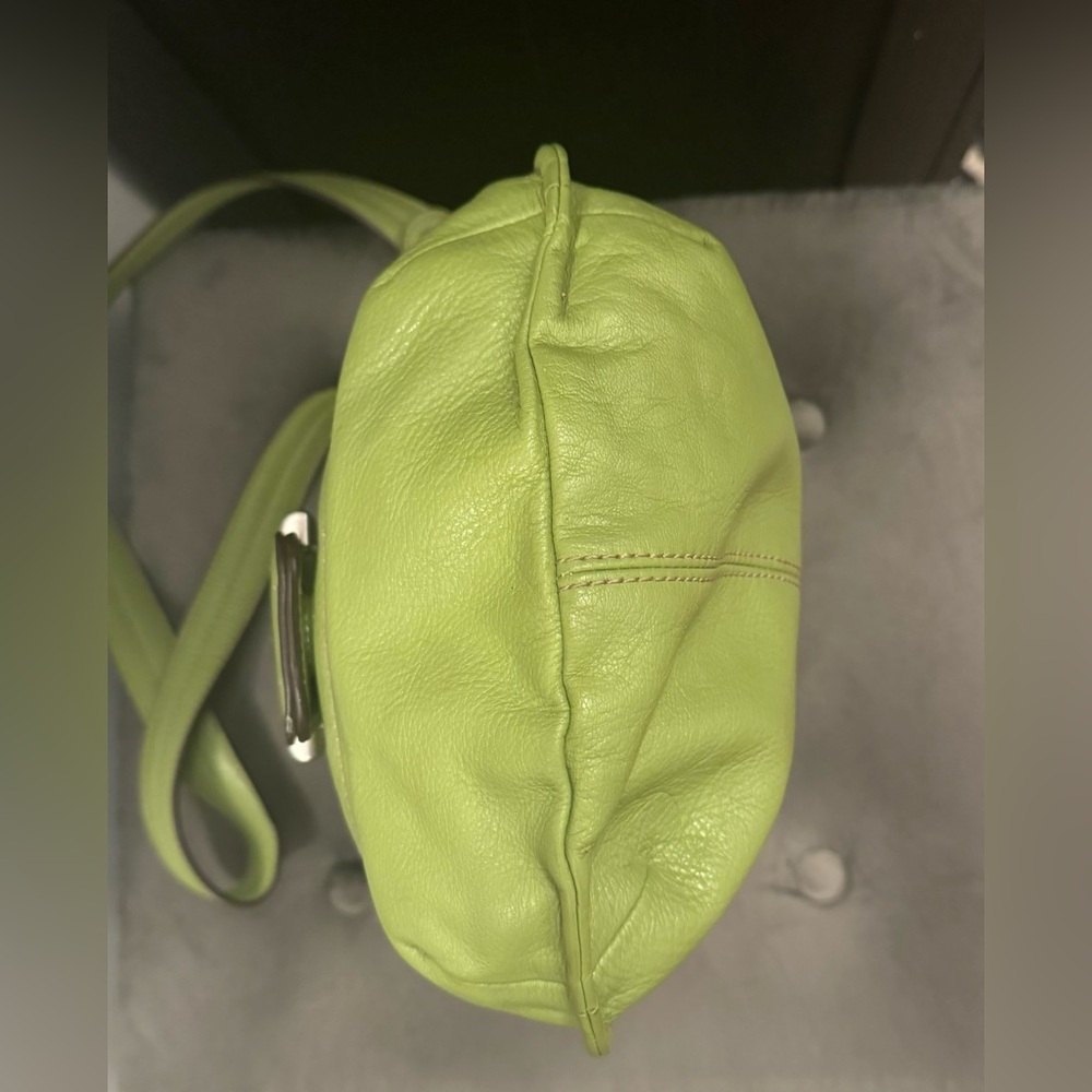 B Makowsky Bright Green Pebble Leather Convertible Crossbody/ Shoulder Bag - Picture 5 of 11